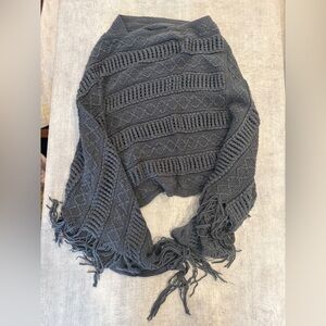 Justin & Taylor Gray Knit Fringe Poncho – One Size Fits Most